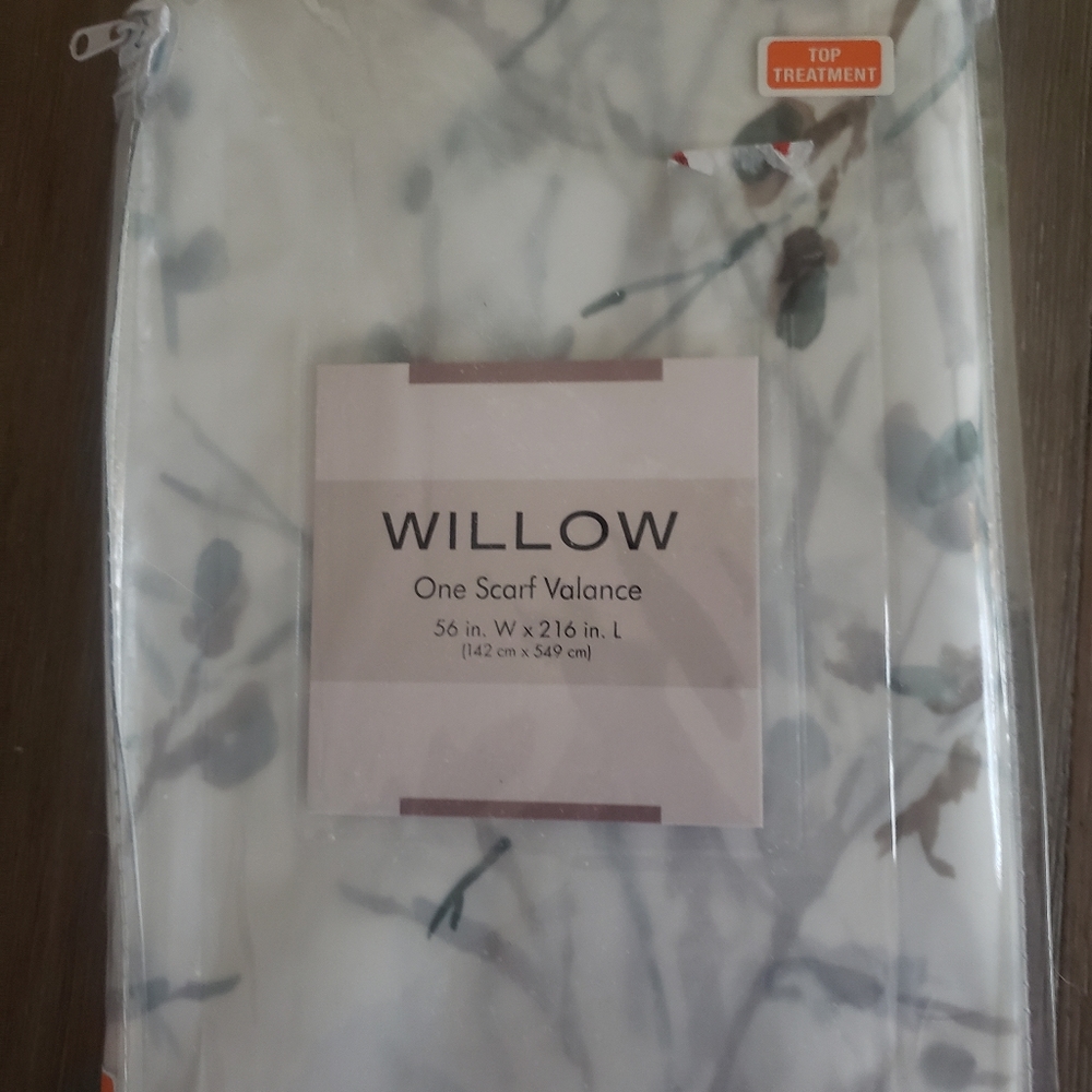 New in original packaging Scarf Valance
